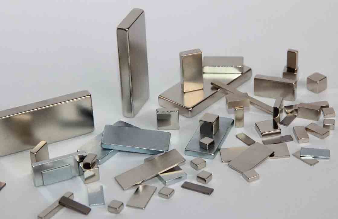 Magneti Al Neodimio N38 A Blocco 25x4x4mm - Economici (Guy's Budget Range), Varie Quantità
