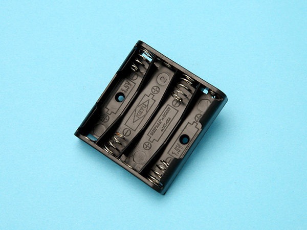 4 AAA battery holder with PC pin