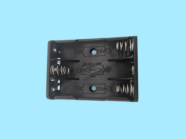 3 AAA battery holder with PC pin