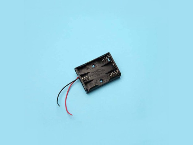 3 AAA battery holder with wire