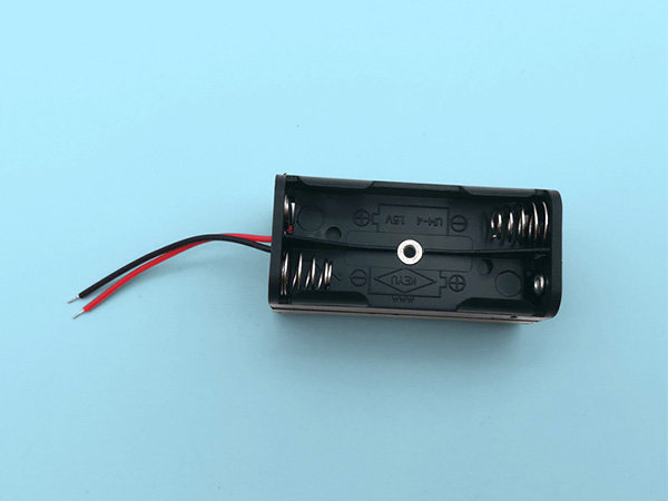 4 AAA battery holder with wire