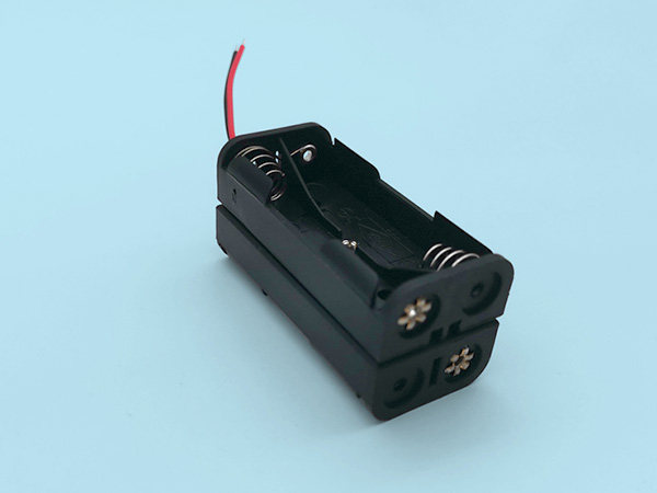 4 AAA battery holder with wire