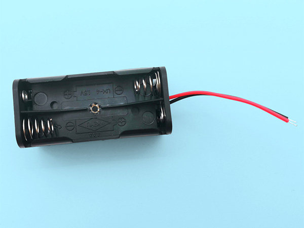 4 AAA battery holder with wire