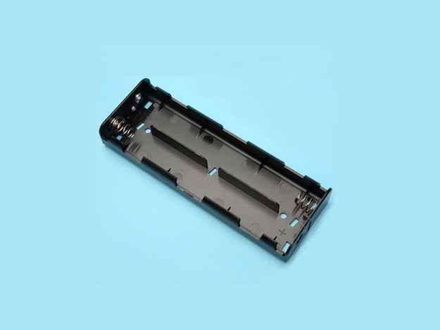 C battery holder with snap