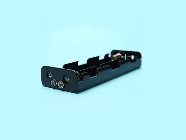 C battery holder with snap