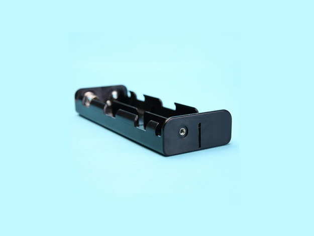 C battery holder with snap