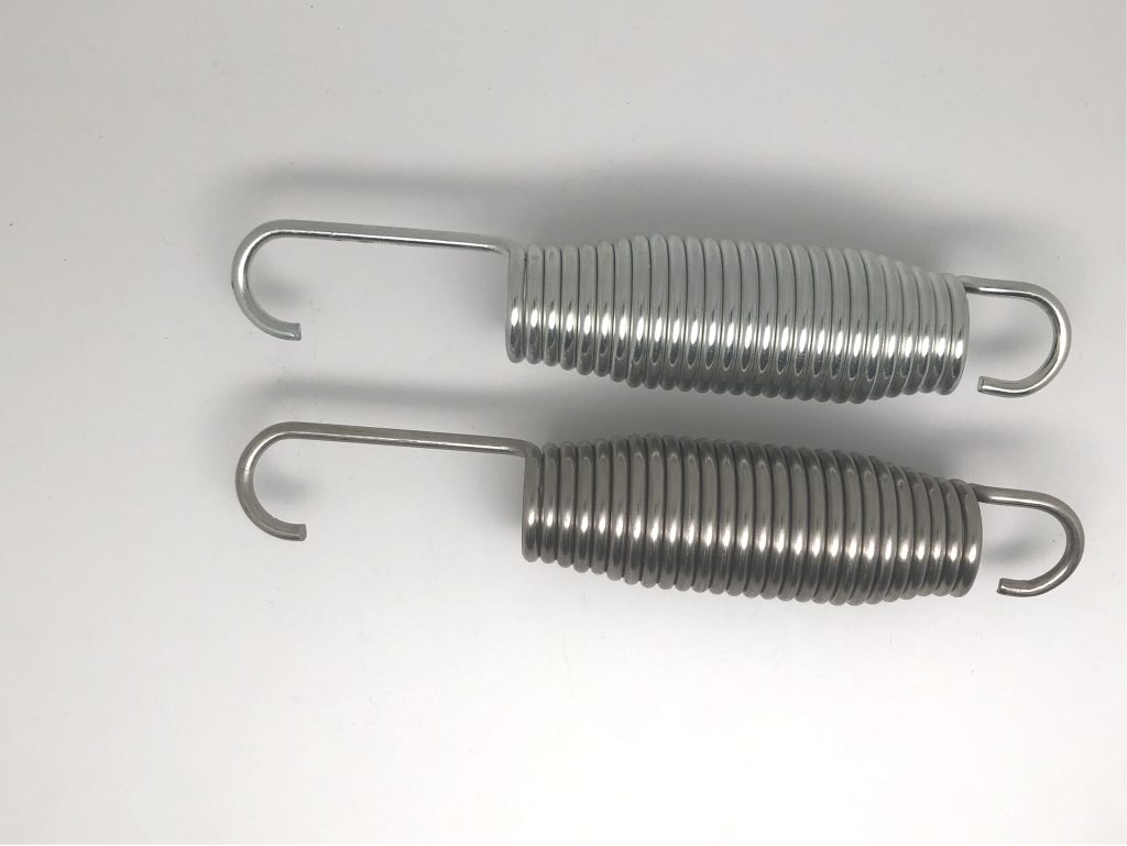 Tension spring with different length hook