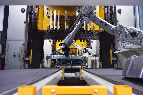 automation and robotics in stamping production line