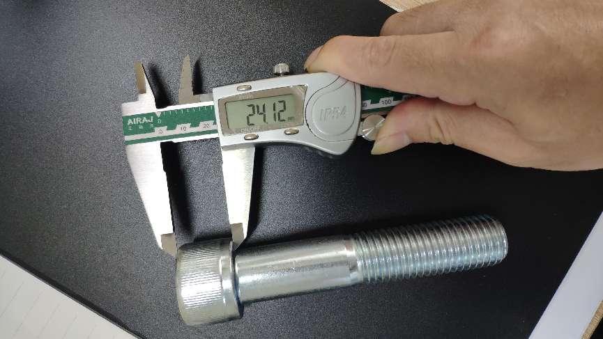Socket Cap Screw Half-threaded with Knurl