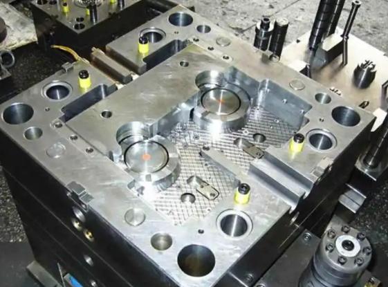 blow molding vs injection molding