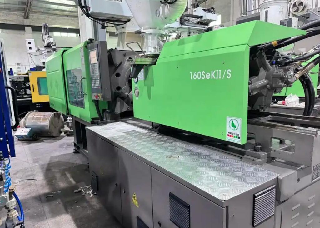 large part injection molding machine